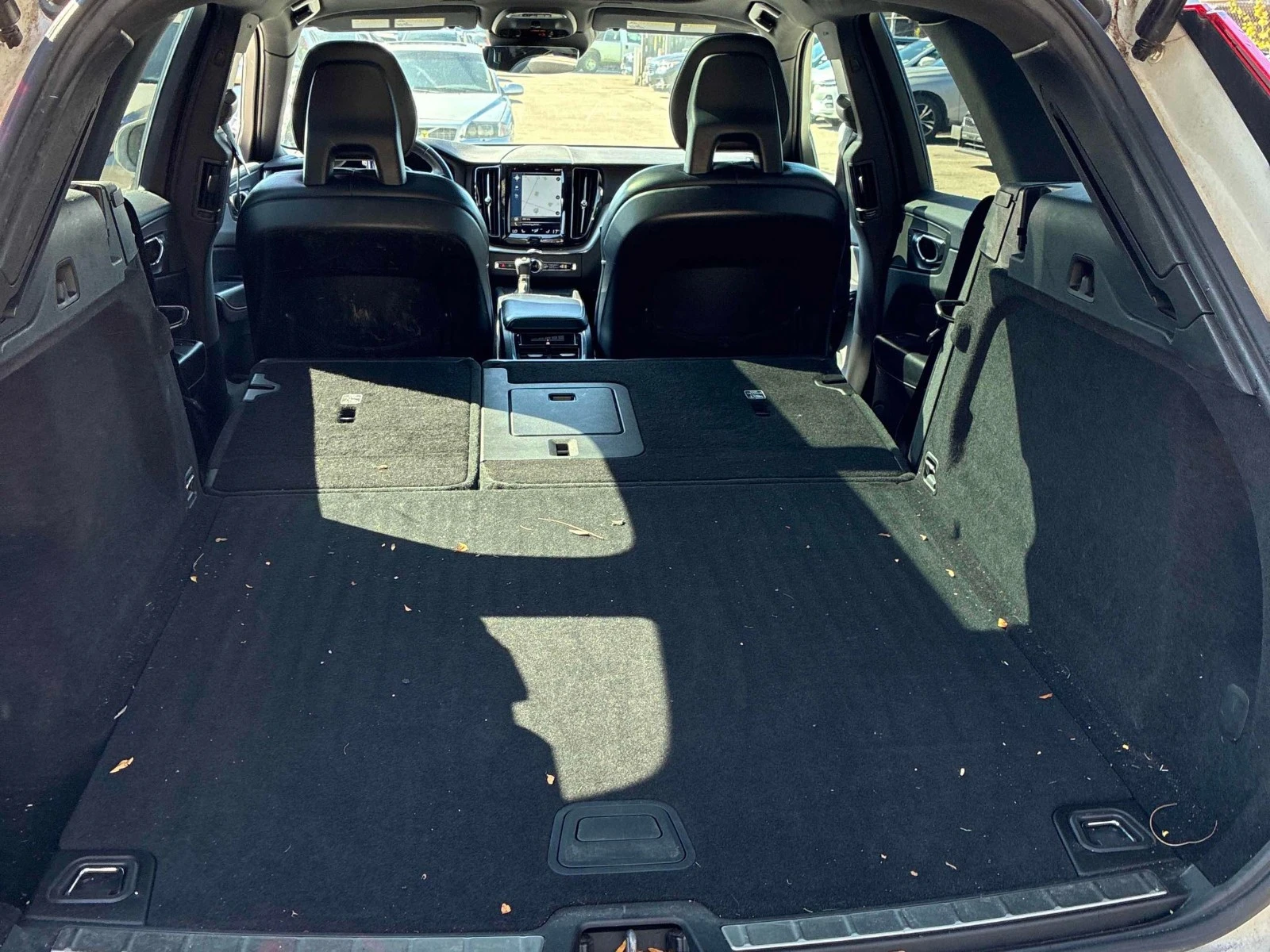 Volvo XC60 R-Design/Keyless/Navi/Pano/Camera, снимка 13 - Автомобили и джипове - 54503154