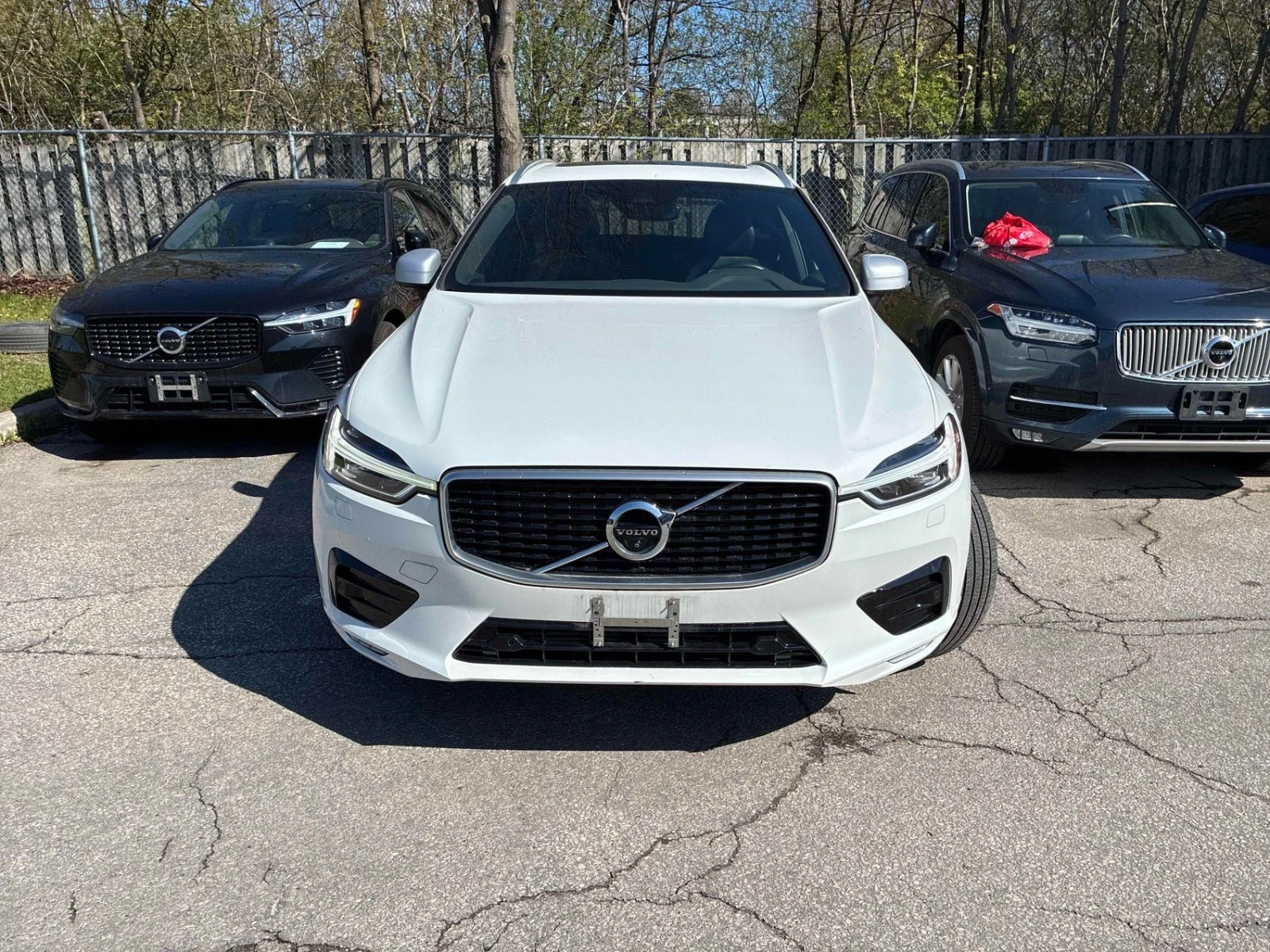 Volvo XC60 R-Design/Keyless/Navi/Pano/Camera, снимка 2 - Автомобили и джипове - 54503154