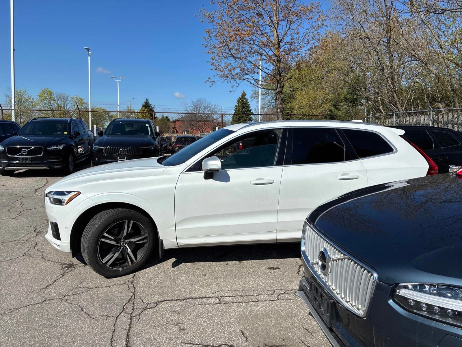 Volvo XC60 R-Design/Keyless/Navi/Pano/Camera, снимка 3 - Автомобили и джипове - 54503154