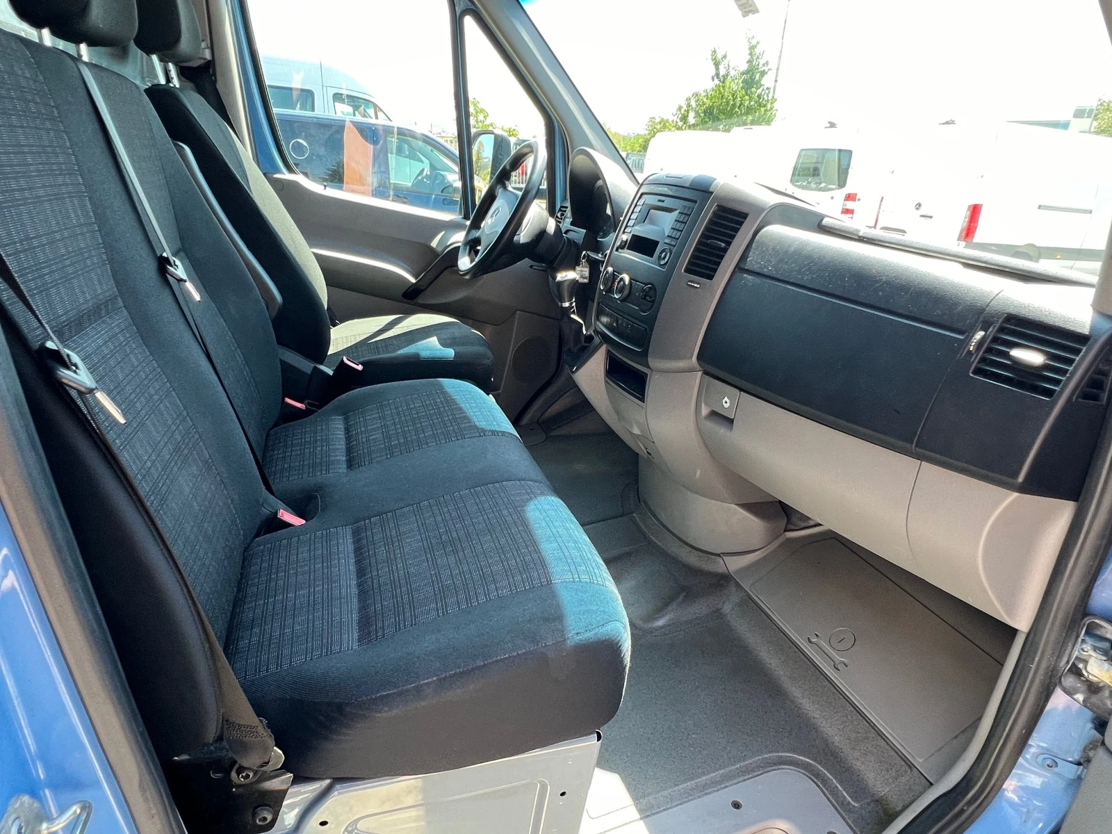 Mercedes-Benz Sprinter 516 EURO6 , Дв Гума , 3500кг , Клима , 4, 50м , Падащ  - изображение 9