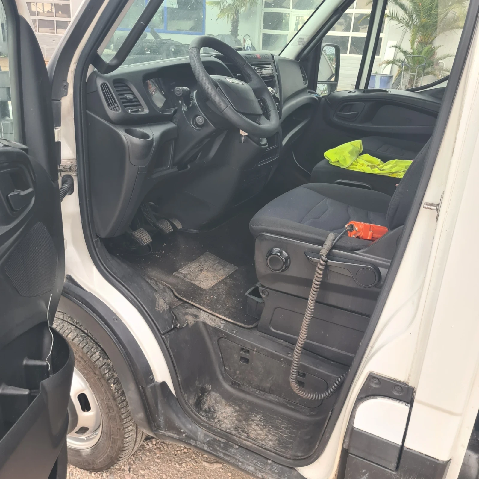 Iveco Daily 35c14, снимка 13 - Бусове и автобуси - 54542859