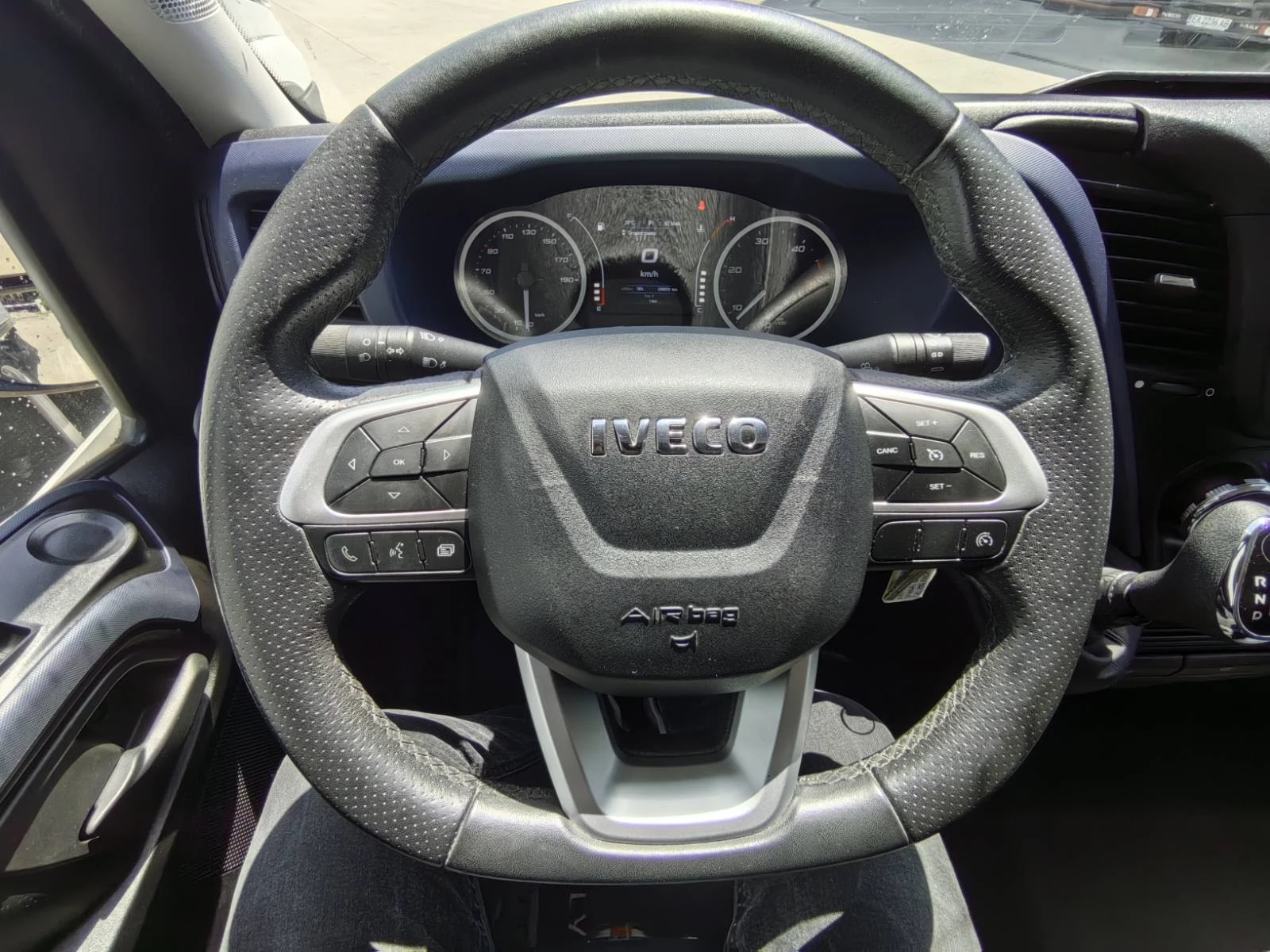 Iveco Daily, снимка 6 - Бусове и автобуси - 54997299