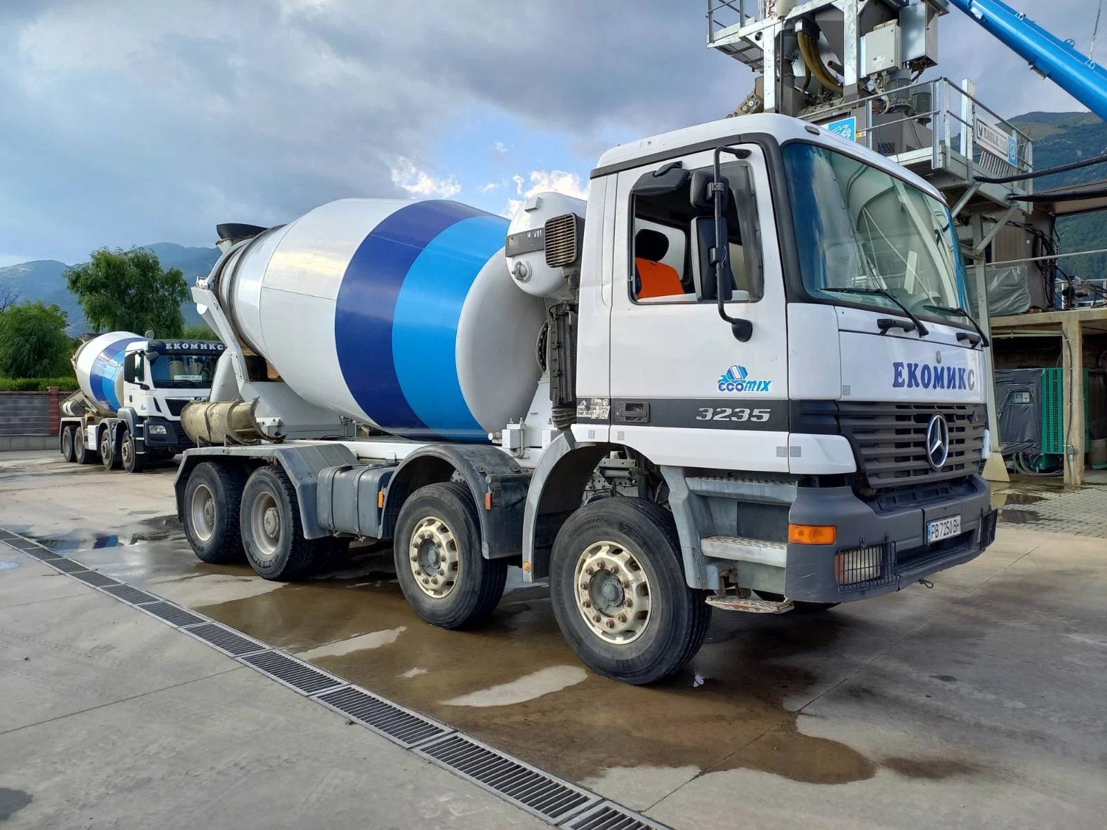 Бетон миксер Mercedes ACTROS 3235