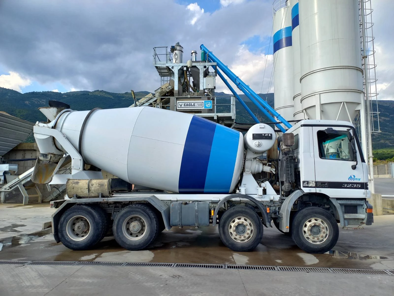 Бетон миксер Mercedes ACTROS 3235, снимка 3 - Индустриална техника - 55175864