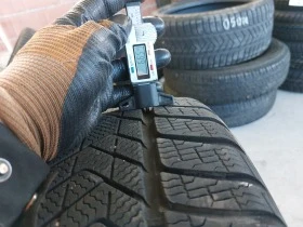 Гуми Зимни 235/40R19, снимка 3