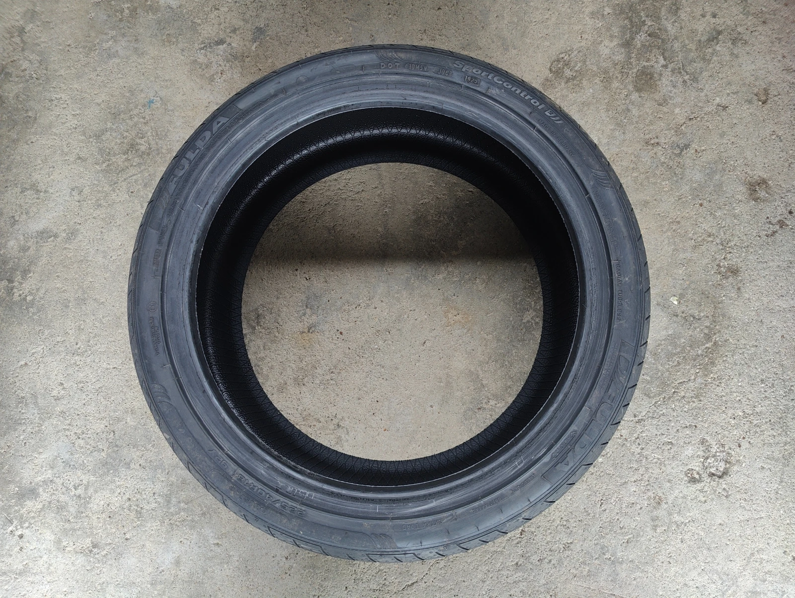 Гуми Летни 225/40R18, снимка 4 - Гуми и джанти - 55156713
