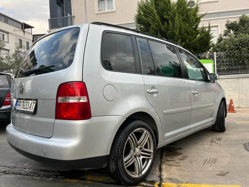 VW Touran, снимка 4 - Автомобили и джипове - 47892481