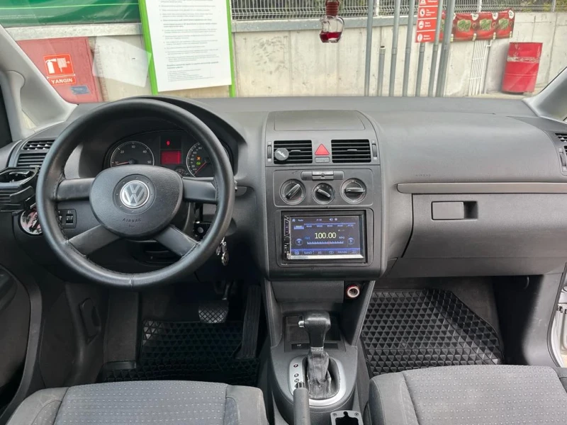 VW Touran, снимка 5 - Автомобили и джипове - 47892481