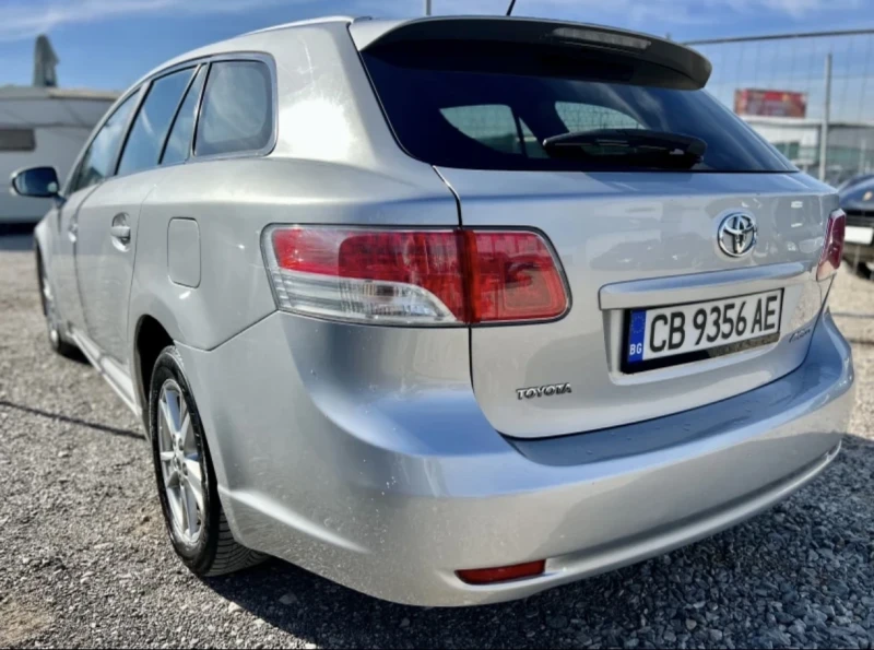 Toyota Avensis 1.8 LPG , снимка 6 - Автомобили и джипове - 48012607