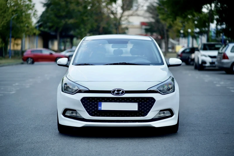 Hyundai I20 1.2i Euro6B, снимка 2 - Автомобили и джипове - 49396340