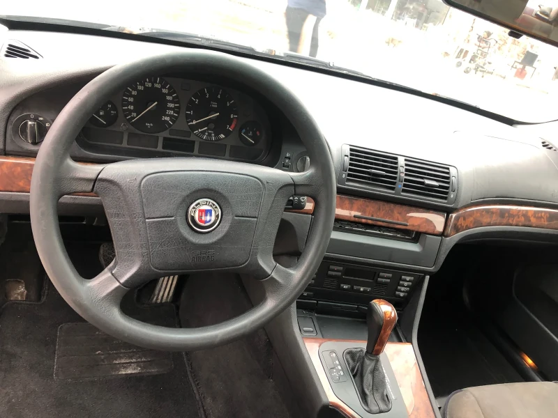 BMW 523, снимка 8 - Автомобили и джипове - 49610179