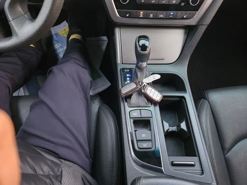 Hyundai Sonata 2.0 Style Special, снимка 16 - Автомобили и джипове - 53771058