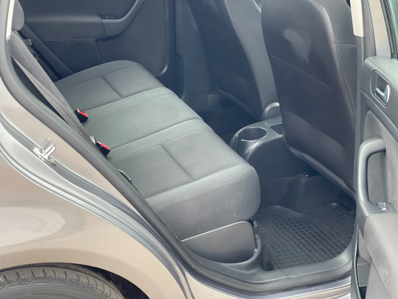 VW Golf Plus 1.4i, снимка 9 - Автомобили и джипове - 44822526