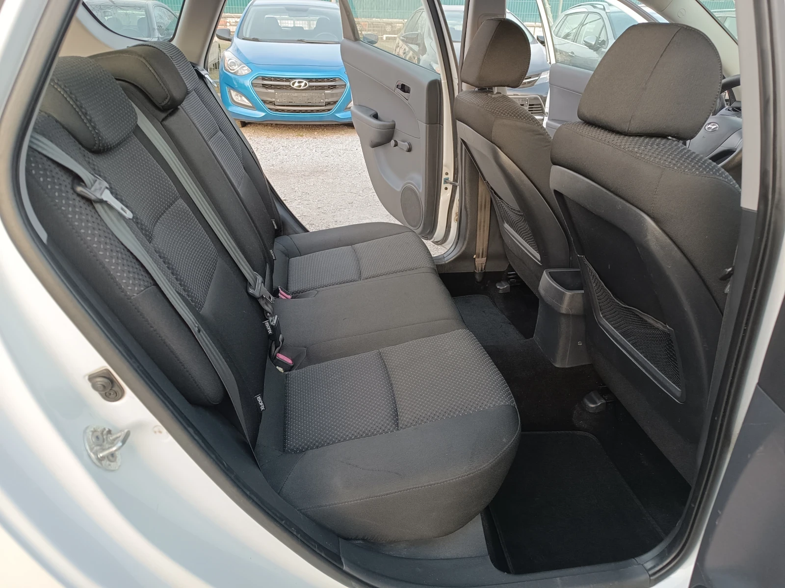 Hyundai I30 1.6i 6  | Mobile.bg   13