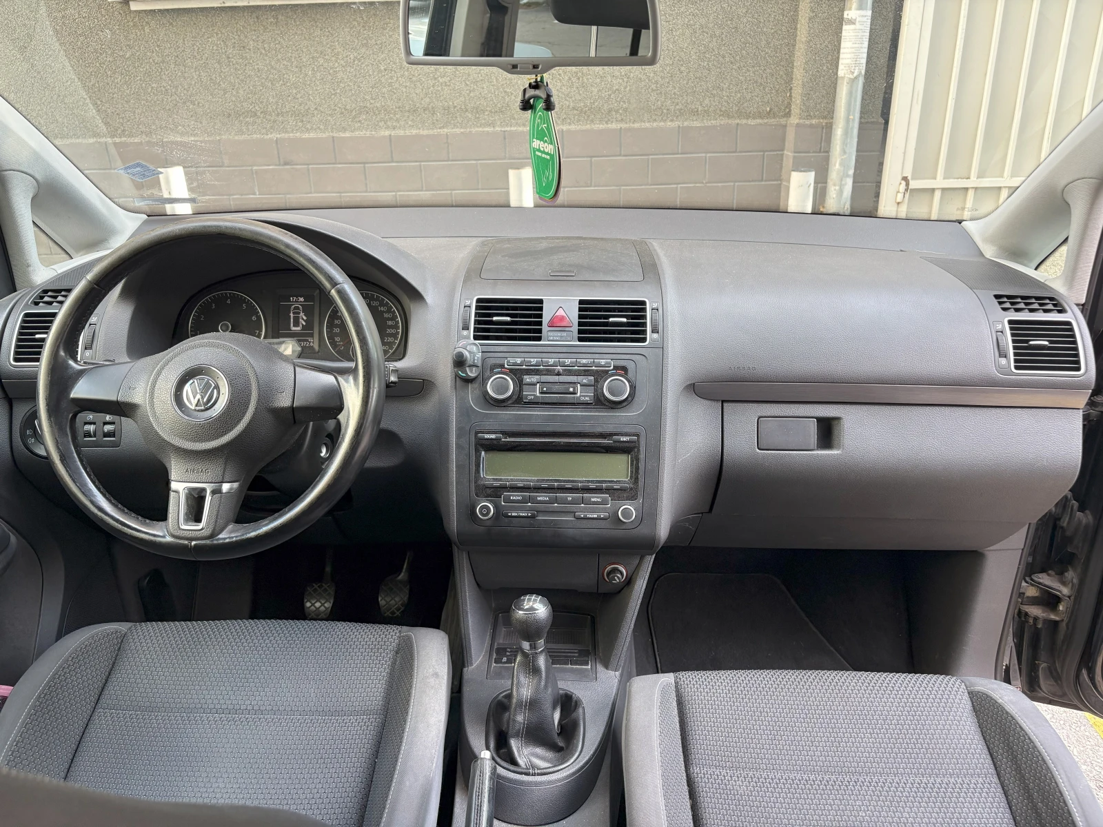 VW Touran 1.4 TSI Метан-Бензин, Евро 5А, Черен Металик - изображение 7