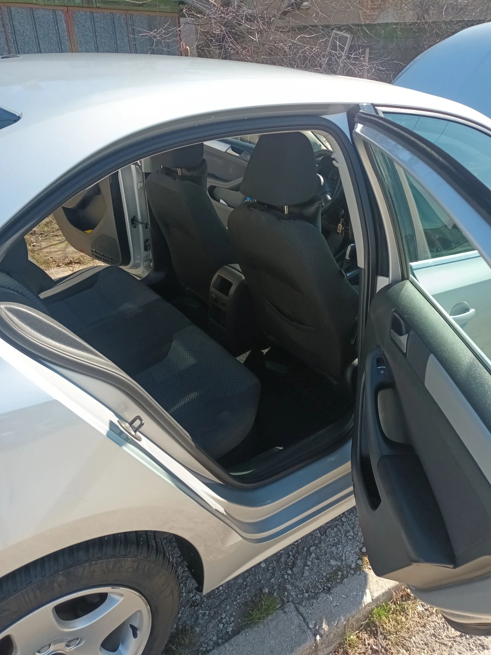 VW Jetta, снимка 9 - Автомобили и джипове - 53718619