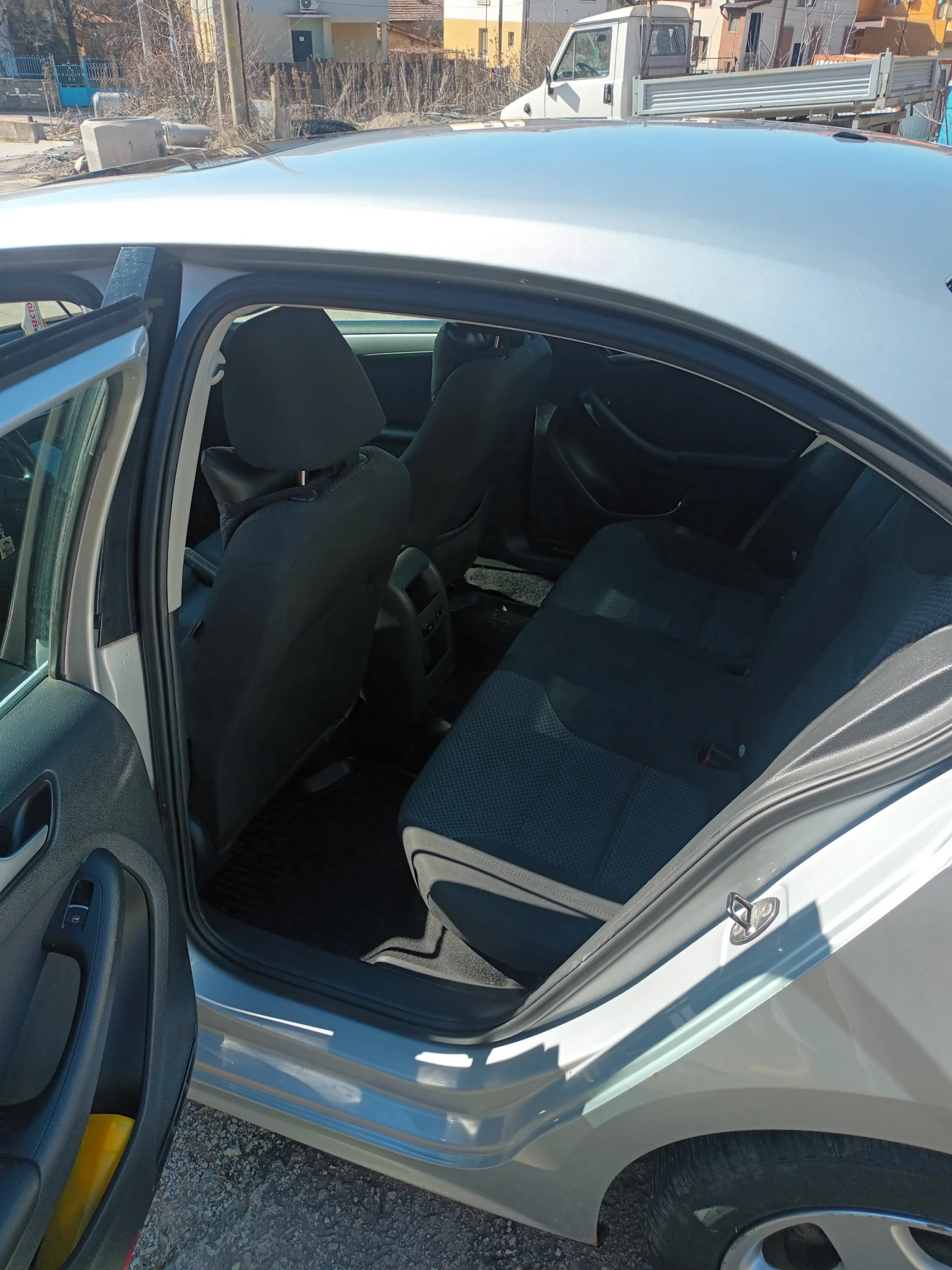 VW Jetta, снимка 8 - Автомобили и джипове - 53718619