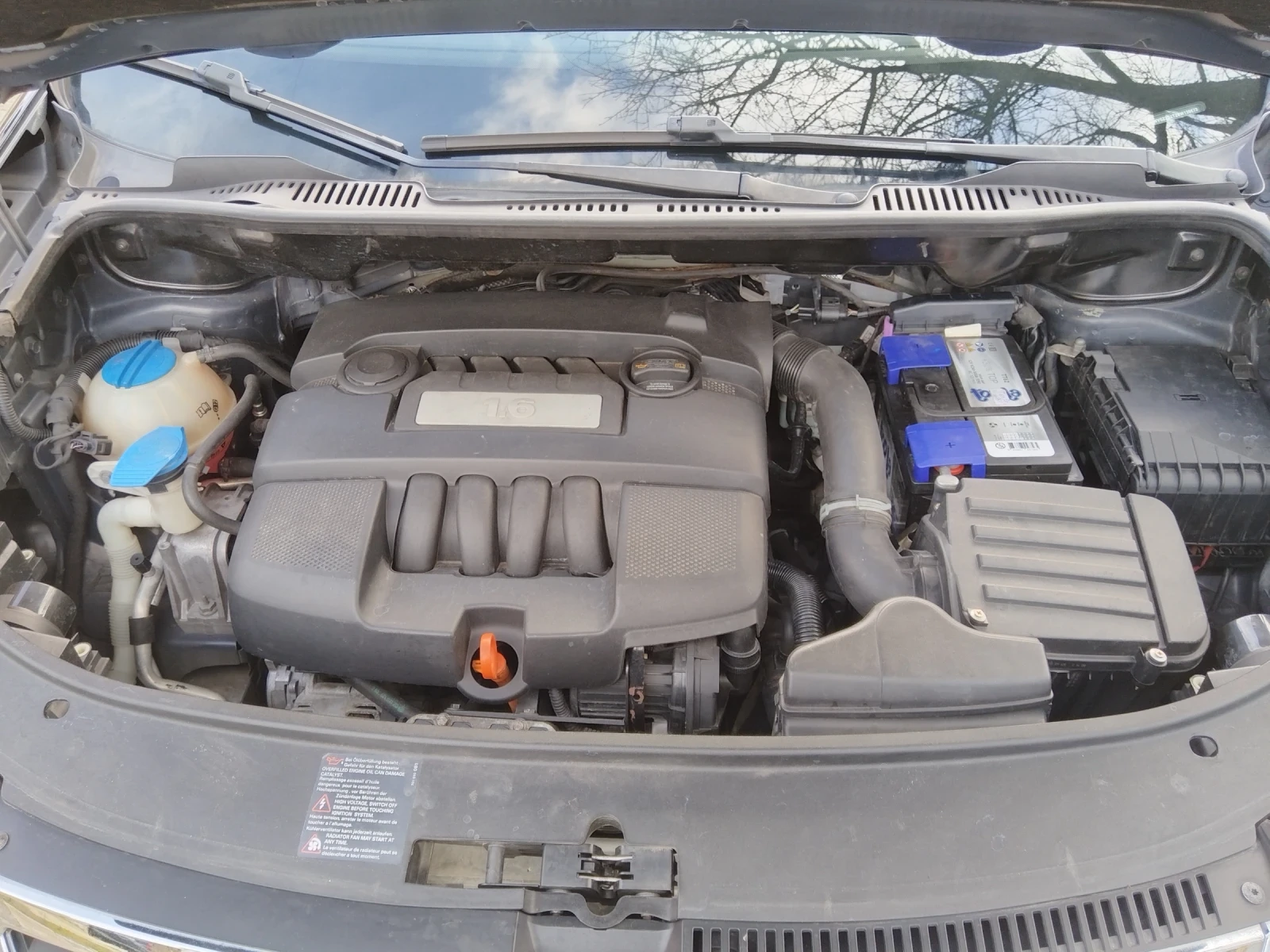 VW Touran 1.6/102кс.перфектна, снимка 5 - Автомобили и джипове - 53965145