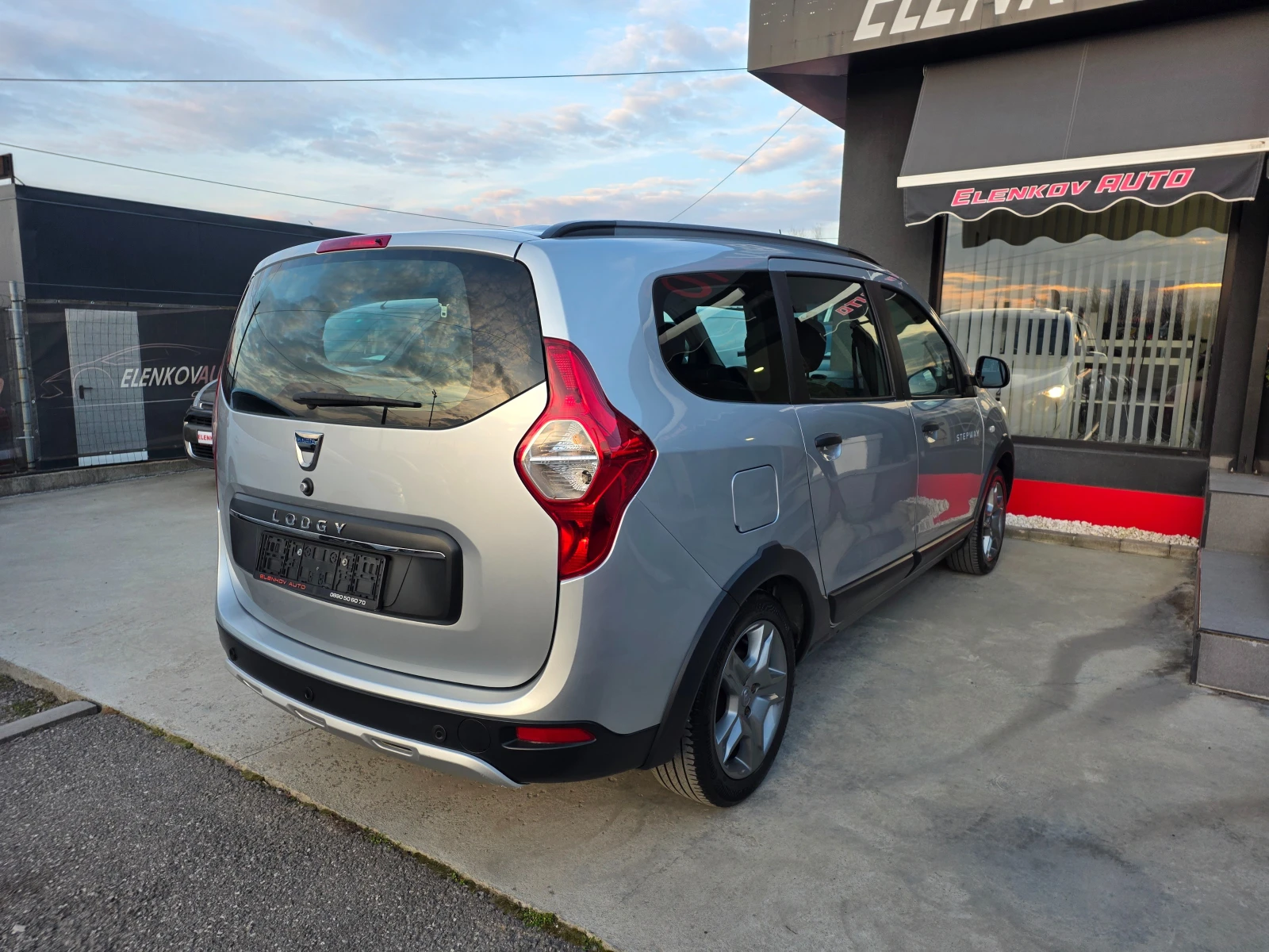 Dacia Lodgy 2020г 69783км 1.3 TCE-130 к.с EURO 6d-ШВЕЙЦАРИЯ, снимка 8 - Автомобили и джипове - 53977953