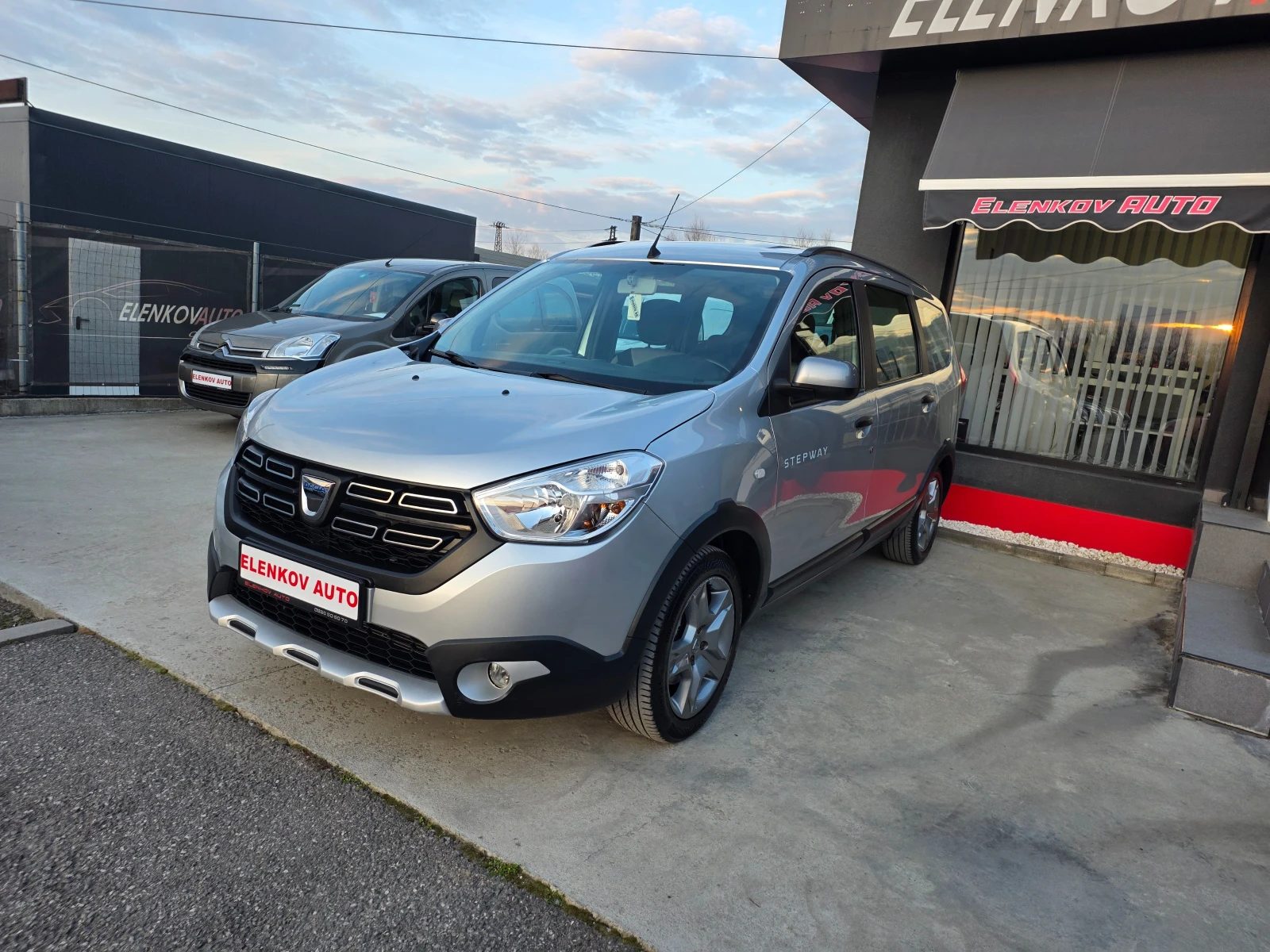 Dacia Lodgy 2020г 69783км 1.3 TCE-130 к.с EURO 6d-ШВЕЙЦАРИЯ, снимка 3 - Автомобили и джипове - 53977953