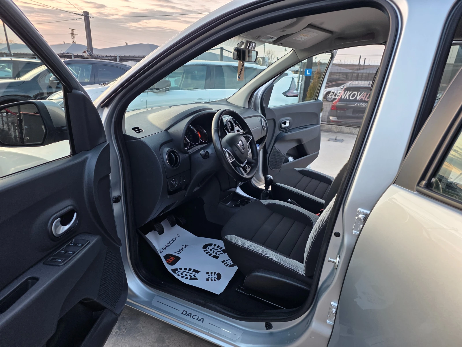 Dacia Lodgy 2020г 69783км 1.3 TCE-130 к.с EURO 6d-ШВЕЙЦАРИЯ, снимка 12 - Автомобили и джипове - 53977953