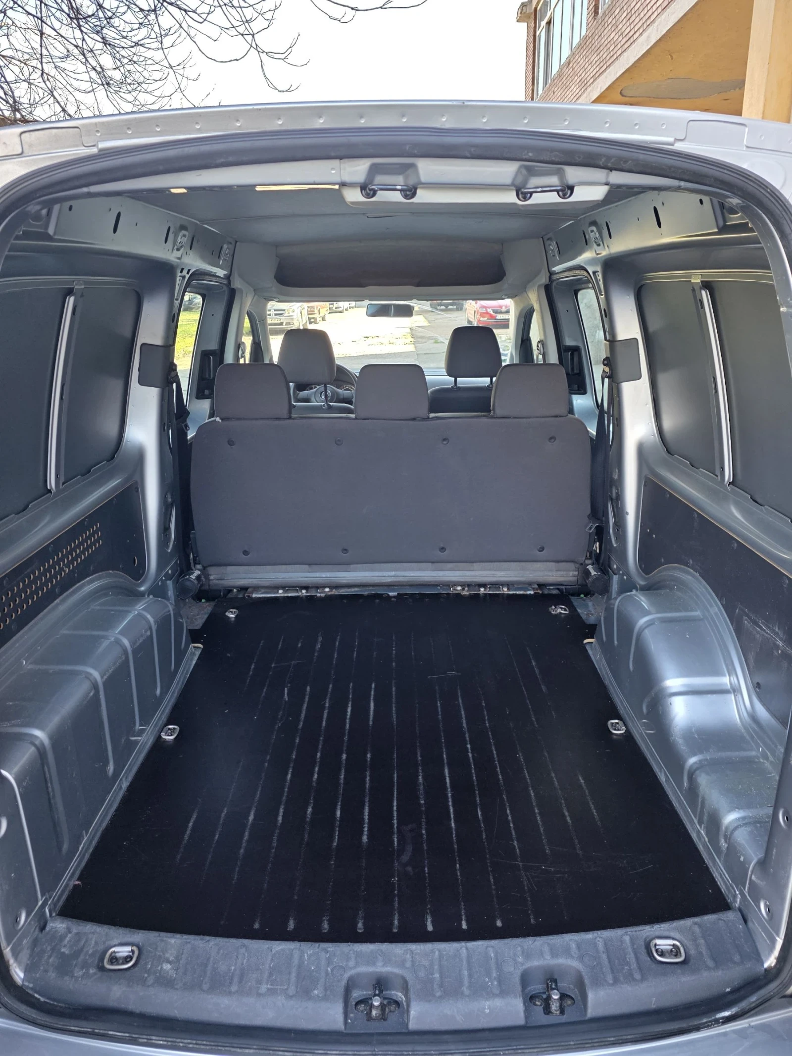 VW Caddy 1.6TDI  MAXI, снимка 15 - Автомобили и джипове - 54115325