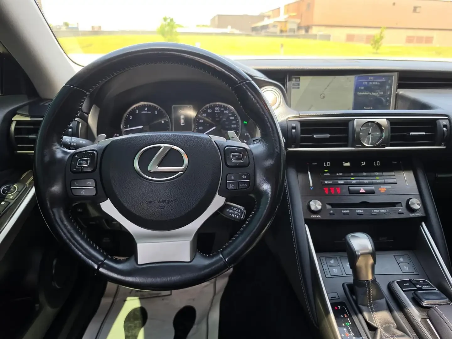 Lexus IS 300 ПОДГРЕВ* ОБДУХВАНЕ* КАМЕРА* ШИБИДАХ* ПАМЕТ* КЕЙЛЕС, снимка 9 - Автомобили и джипове - 54887543