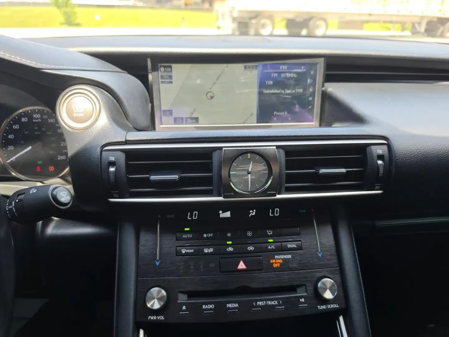 Lexus IS 300 ПОДГРЕВ* ОБДУХВАНЕ* КАМЕРА* ШИБИДАХ* ПАМЕТ* КЕЙЛЕС, снимка 11 - Автомобили и джипове - 54887543