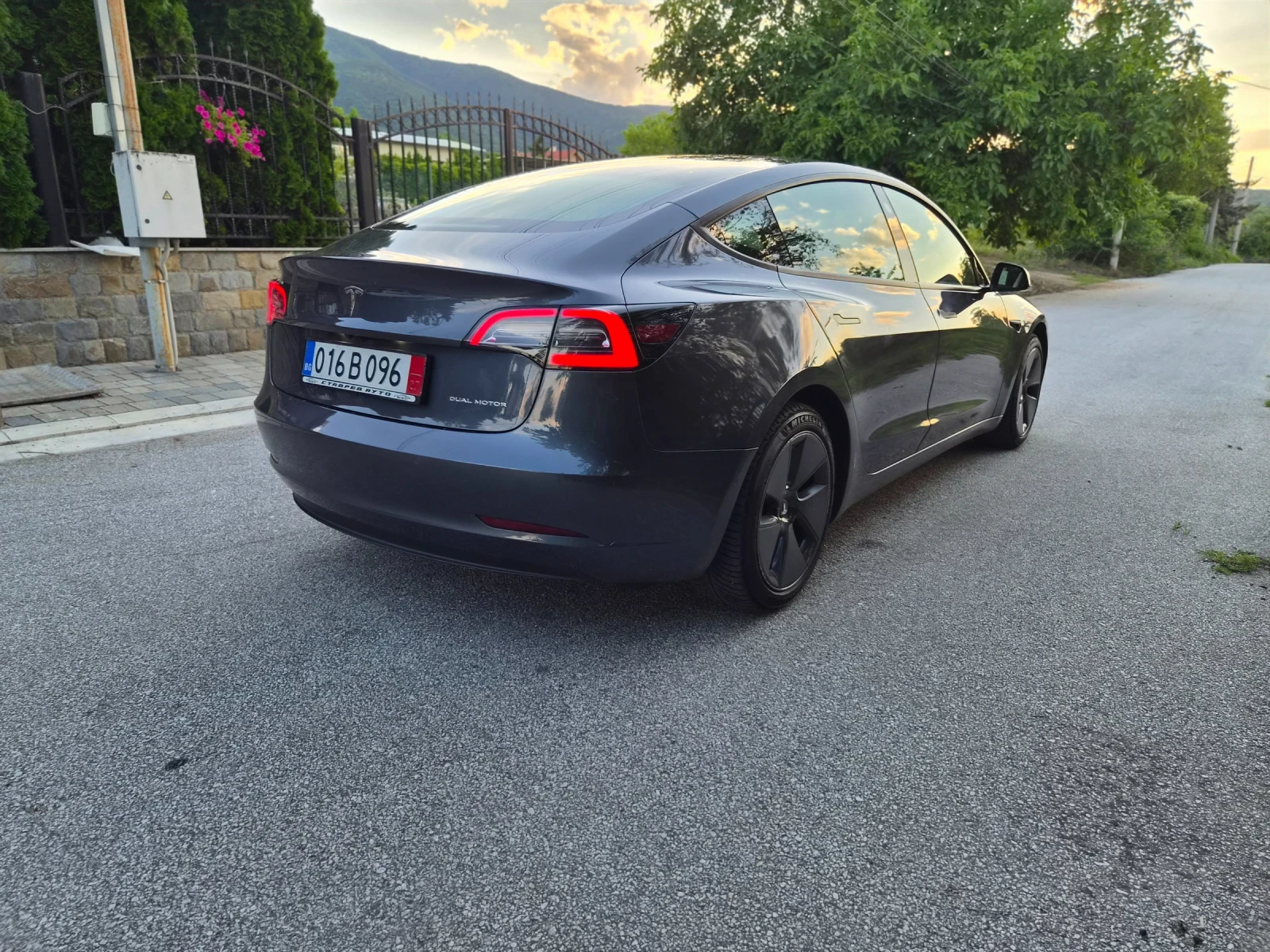 Tesla Model 3 21г/Long Range/Dual Motor/100000km, снимка 4 - Автомобили и джипове - 54921245
