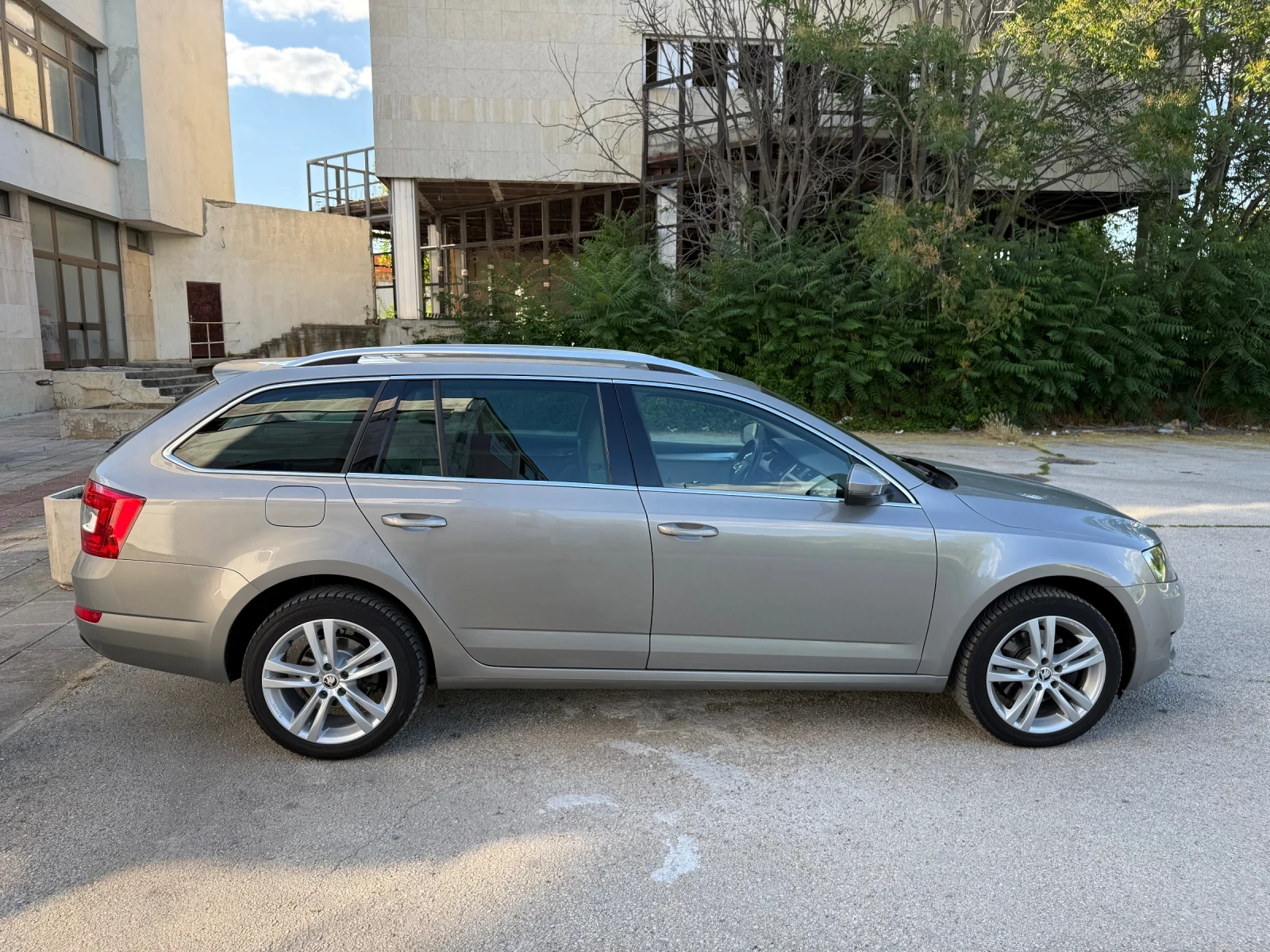 Skoda Octavia 1.8TSi / DSG, снимка 3 - Автомобили и джипове - 55003270