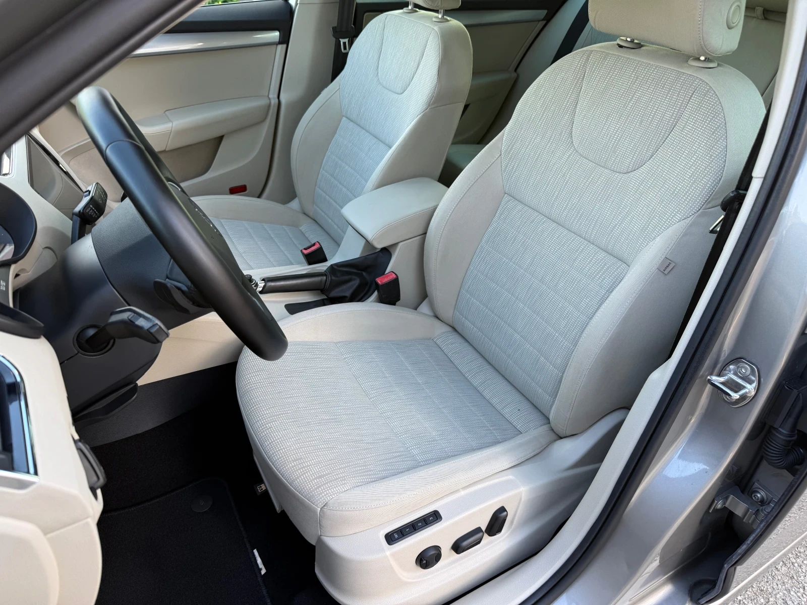 Skoda Octavia 1.8TSi / DSG, снимка 9 - Автомобили и джипове - 55003270