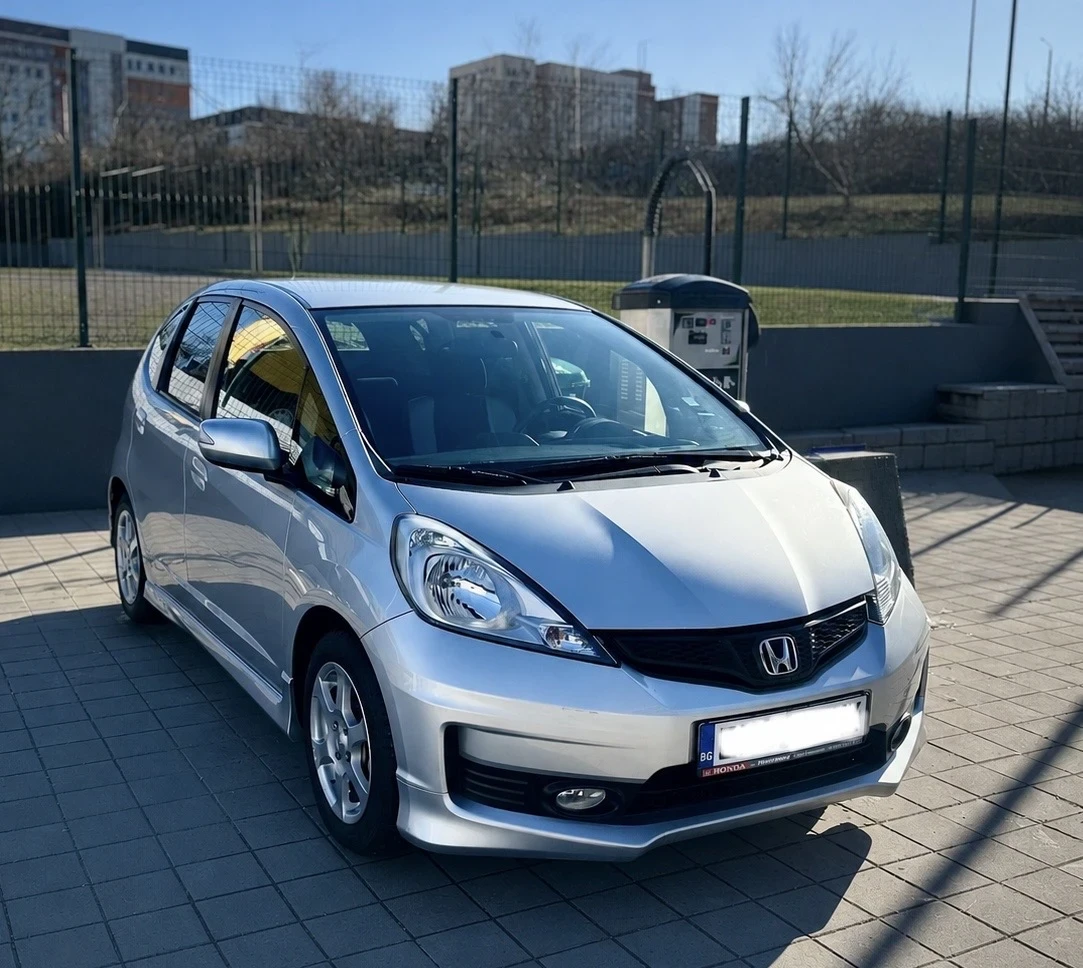 Honda Jazz 1.4i Si FaceLift 23 000km!!, снимка 2 - Автомобили и джипове - 56021949