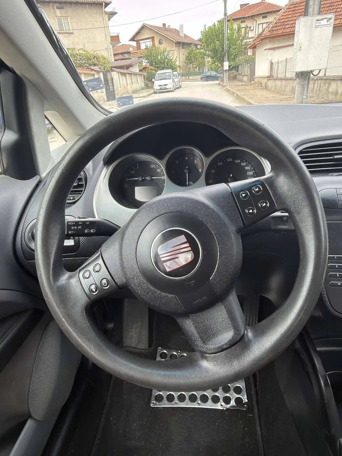 Seat Altea 1.9 105кс, снимка 10 - Автомобили и джипове - 56226489
