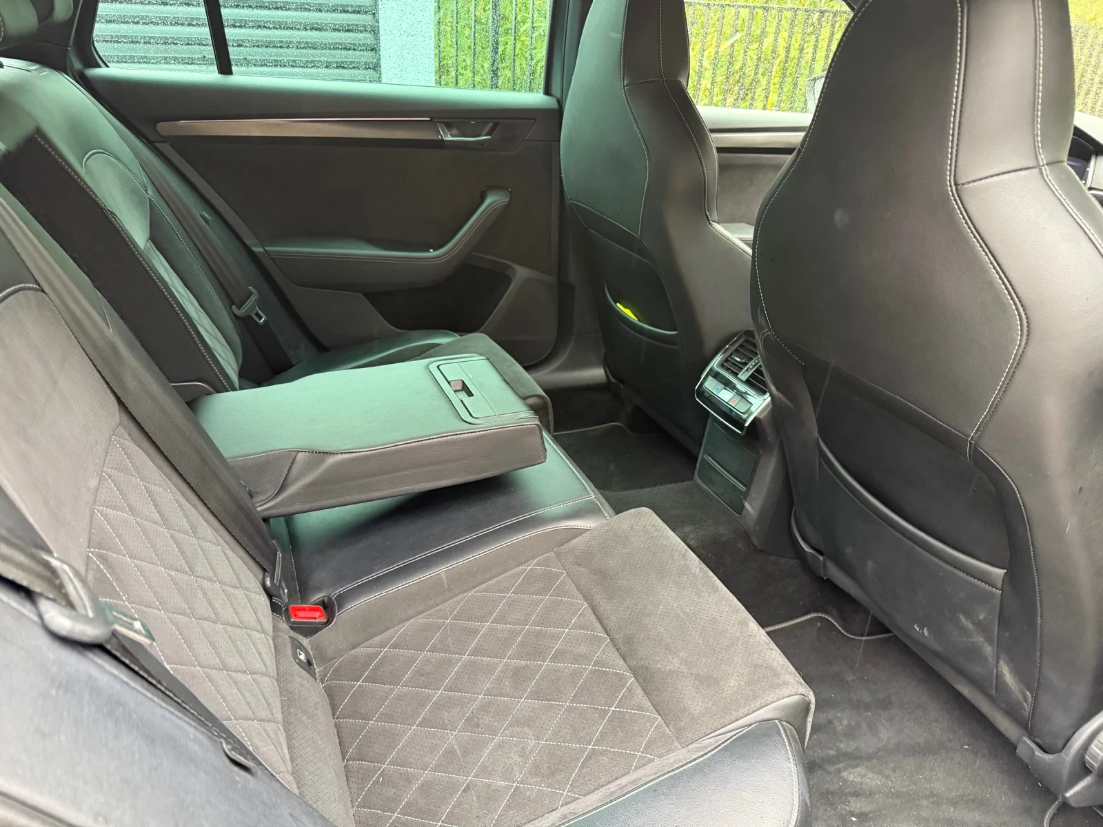 Skoda Superb 2.0 TDI DSG Sport Line, снимка 11 - Автомобили и джипове - 56522021