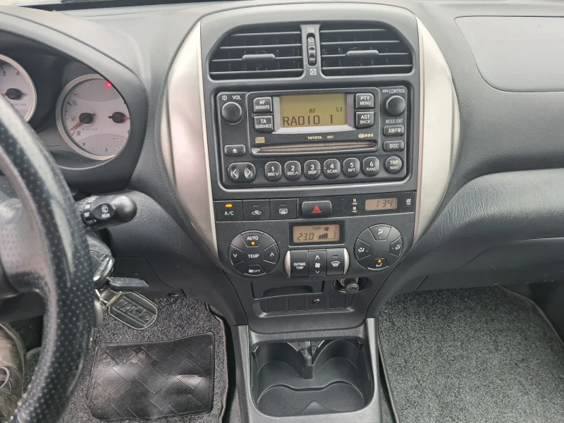 Toyota Rav4 2.0-D4D, снимка 9 - Автомобили и джипове - 49289115