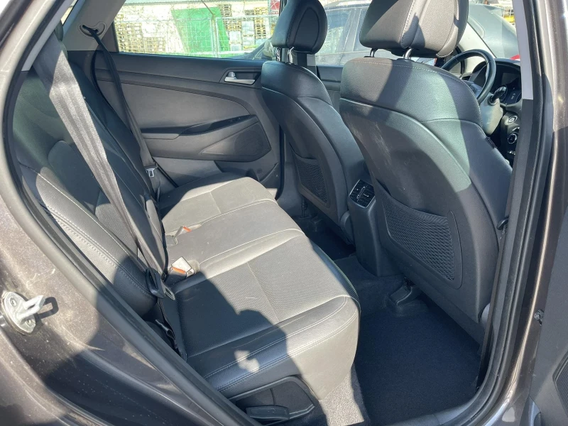 Hyundai Tucson 1.7 CDRi, снимка 13 - Автомобили и джипове - 53249157