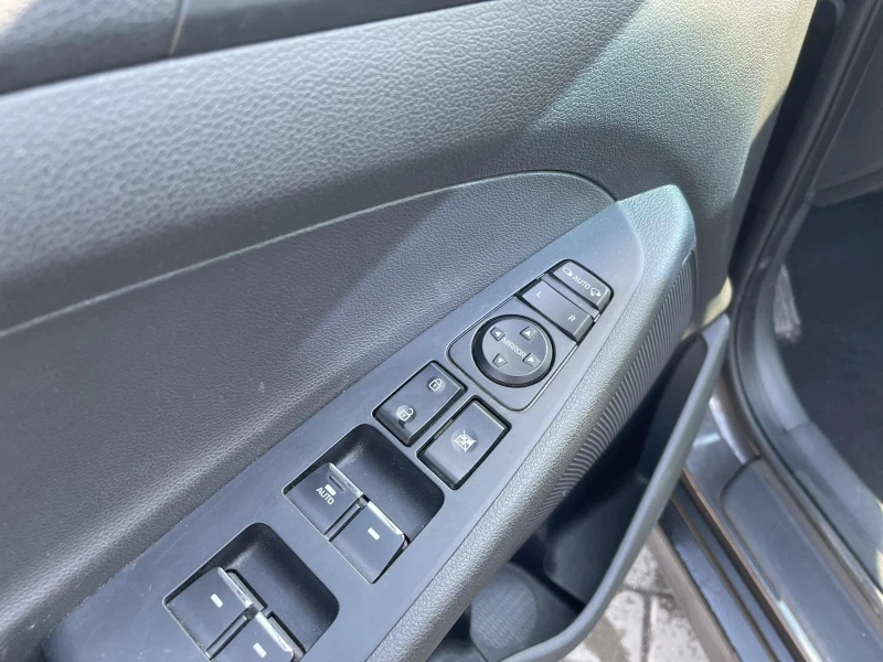 Hyundai Tucson 1.7 CDRi, снимка 8 - Автомобили и джипове - 53249157