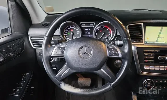 Mercedes-Benz ML 350 D | ОБДУХВАНЕ | ПАНОРАМА | AIRMATIC | , снимка 6 - Автомобили и джипове - 55615640