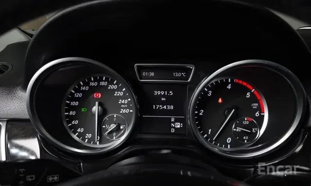 Mercedes-Benz ML 350 D | ОБДУХВАНЕ | ПАНОРАМА | AIRMATIC | , снимка 7 - Автомобили и джипове - 55615640