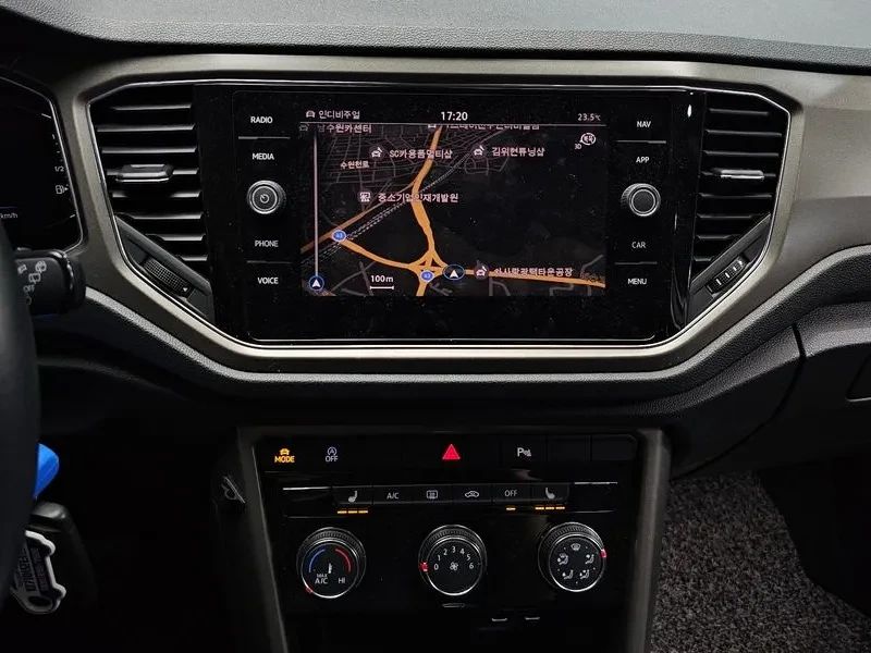VW T-Roc 2.0 TDI STYLE, снимка 13 - Автомобили и джипове - 56324924