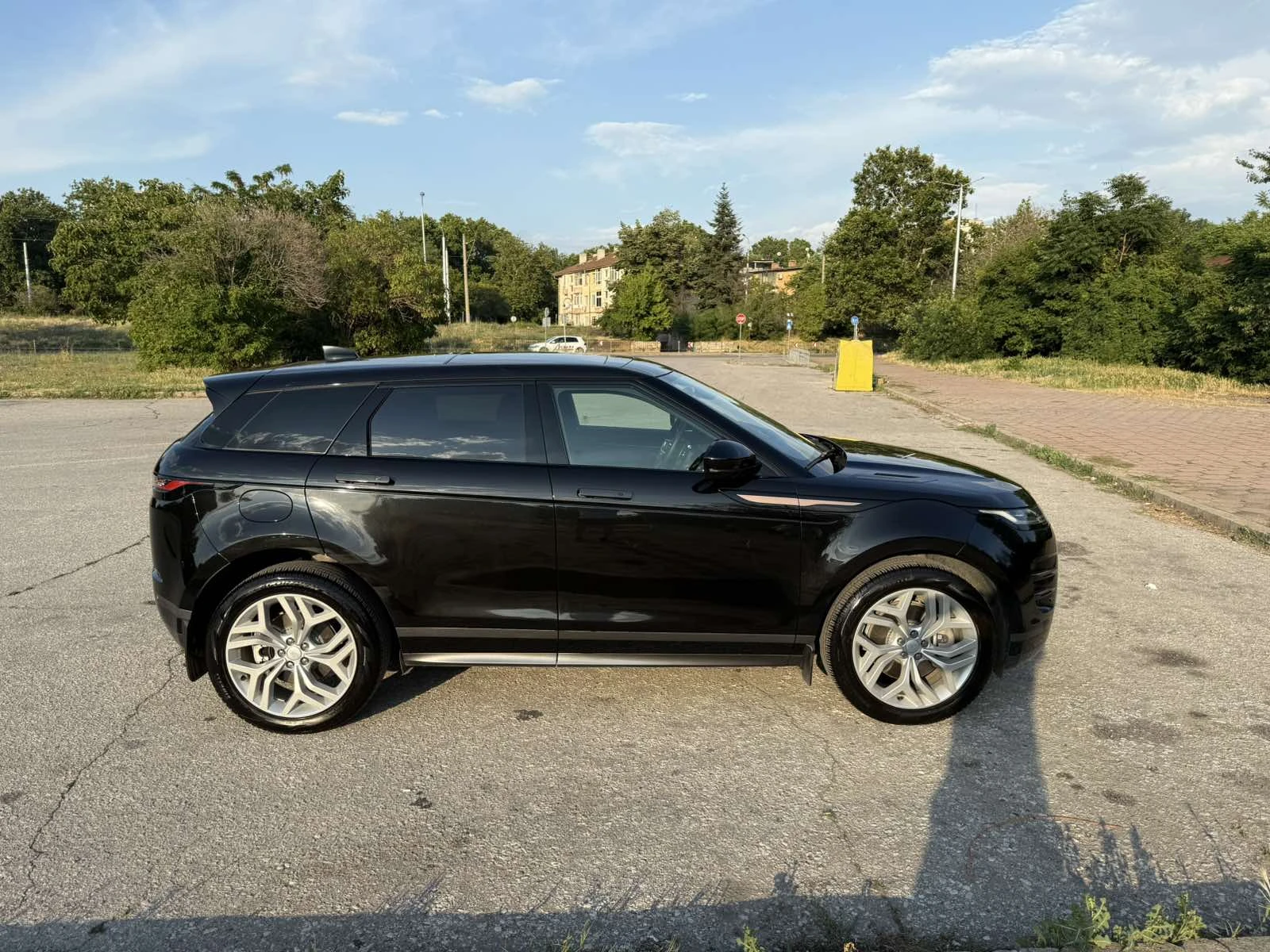 Land Rover Evoque SUV 5D R-DYNAMIC SE 1.5 I3 PHEV 309 PS AWD Auto, снимка 1