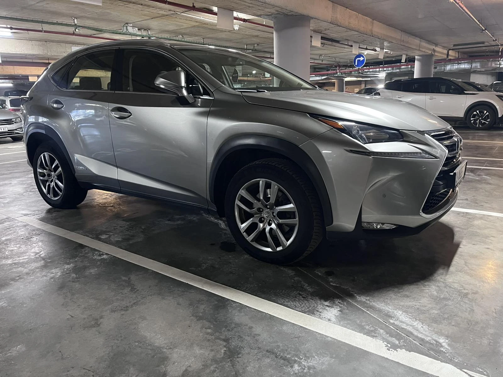 Lexus NX 300h 2.5 Hybrid e-Four e-CVT - изображение 2