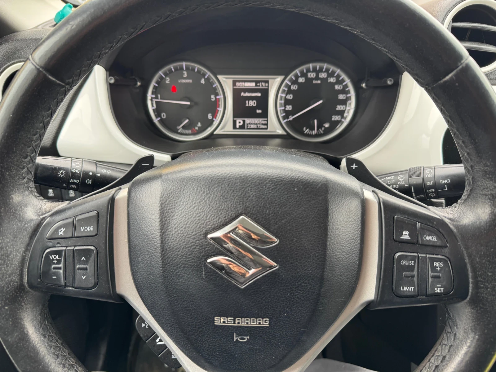 Suzuki Vitara 1, 6 DDiS* ALLGRIP 4x4* АВТОМАТИК* EURO 6 - изображение 9