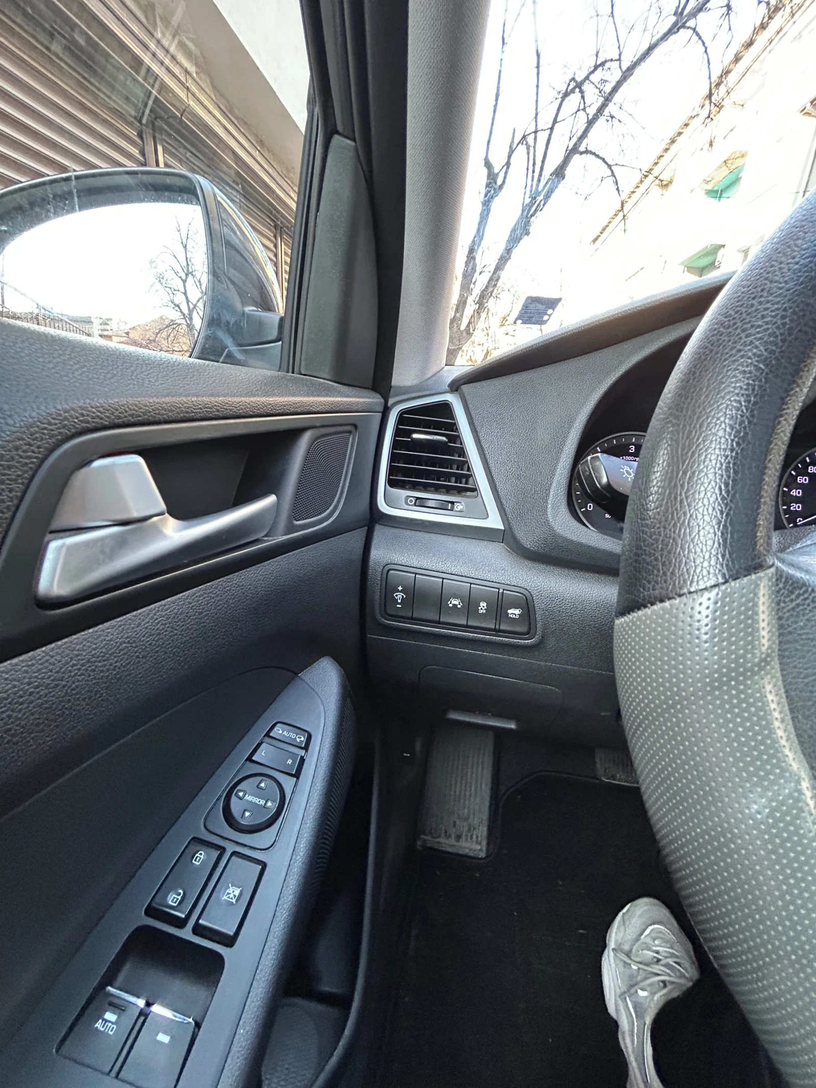 Hyundai Tucson 1.7 CDRi, снимка 8 - Автомобили и джипове - 53752723