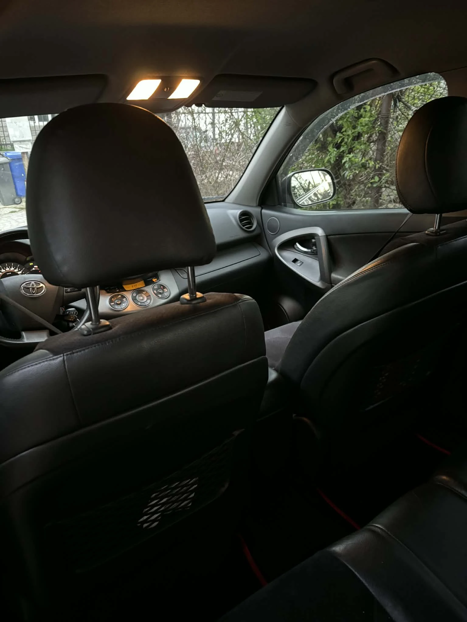 Toyota Rav4 2.2 D4D, снимка 10 - Автомобили и джипове - 54258942