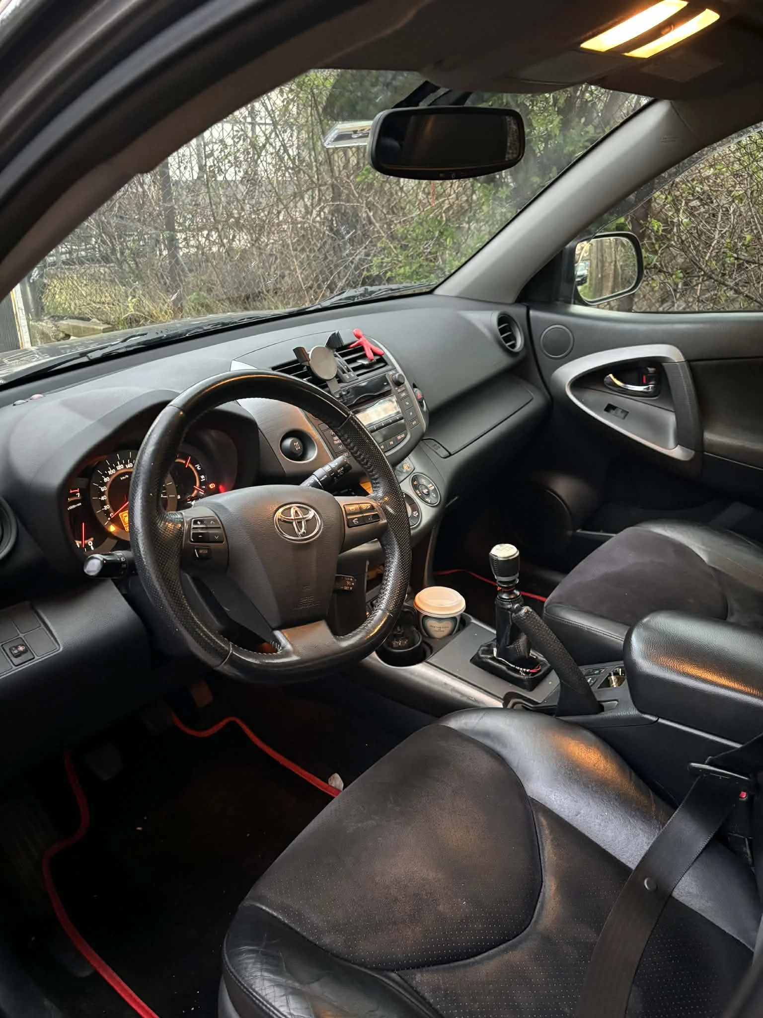 Toyota Rav4 2.2 D4D, снимка 7 - Автомобили и джипове - 54258942