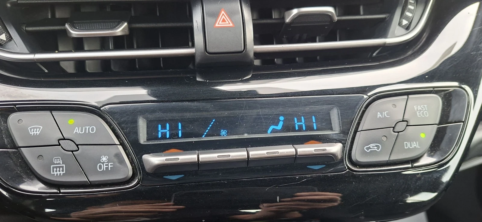Toyota C-HR 1.8 HIBRID/GAZ, снимка 13 - Автомобили и джипове - 54482629