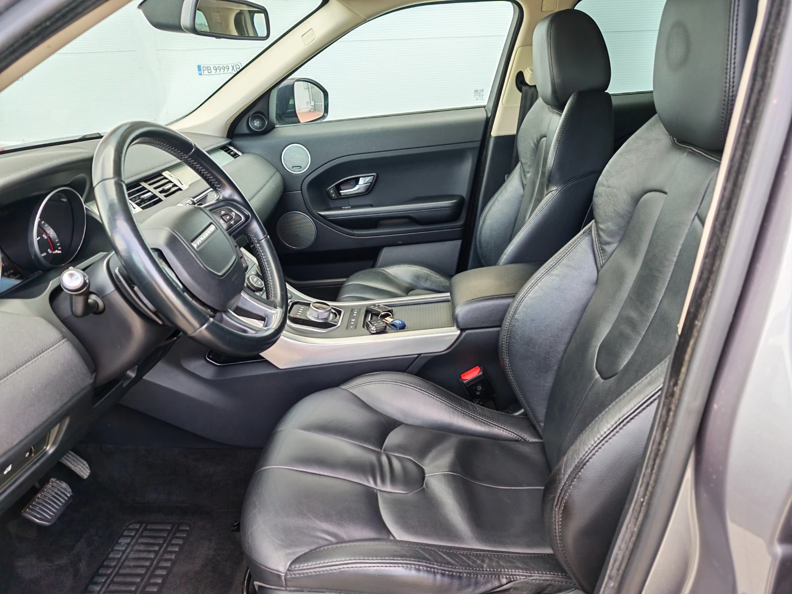 Land Rover Range Rover Evoque 2.2 DIZEL 190 KN, снимка 8 - Автомобили и джипове - 54542581