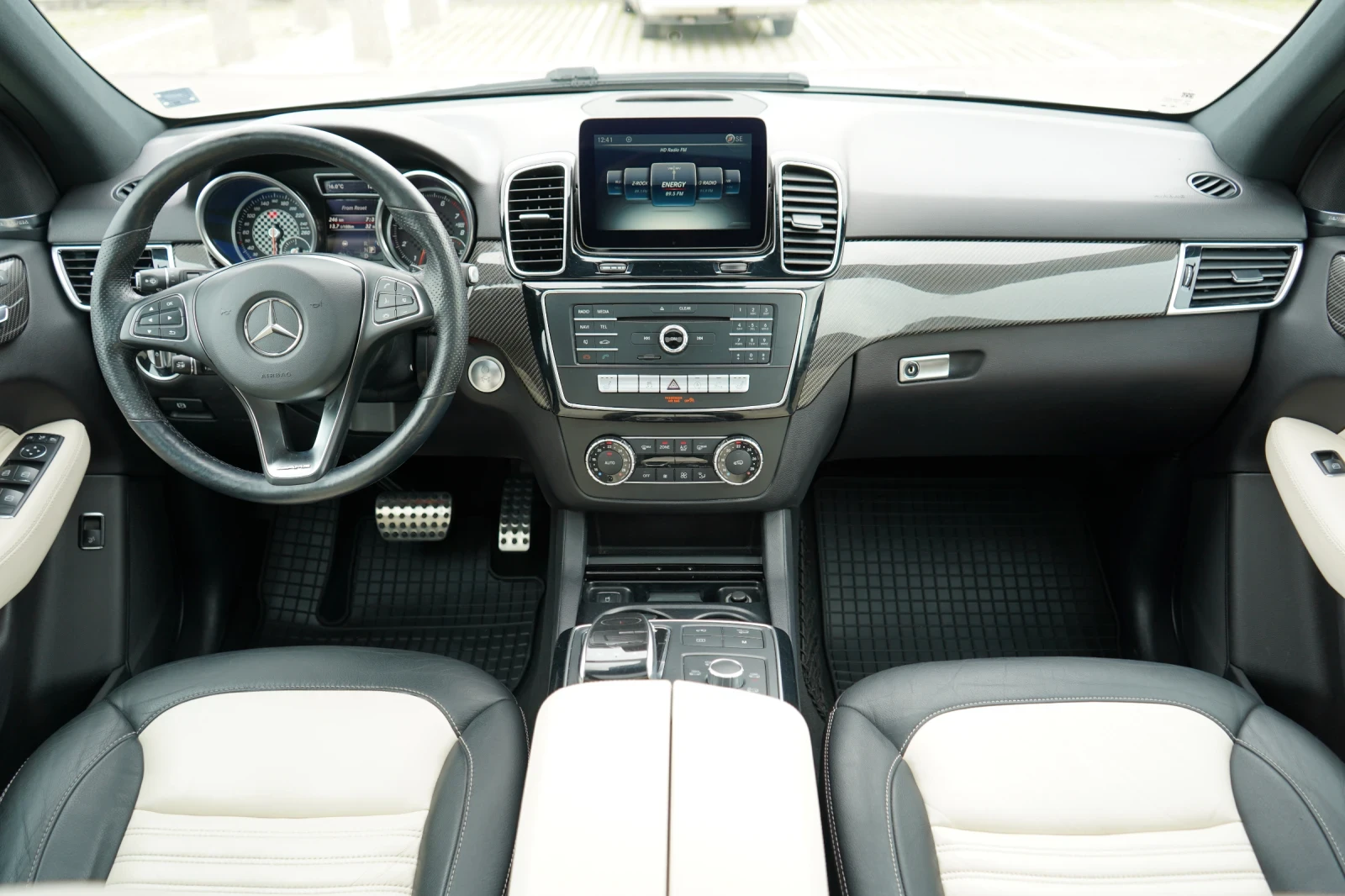 Mercedes-Benz GLE 43 AMG * PANO* DISTR* H&K* 360CAM* KEYLESS* CARBON, снимка 15 - Автомобили и джипове - 55908742