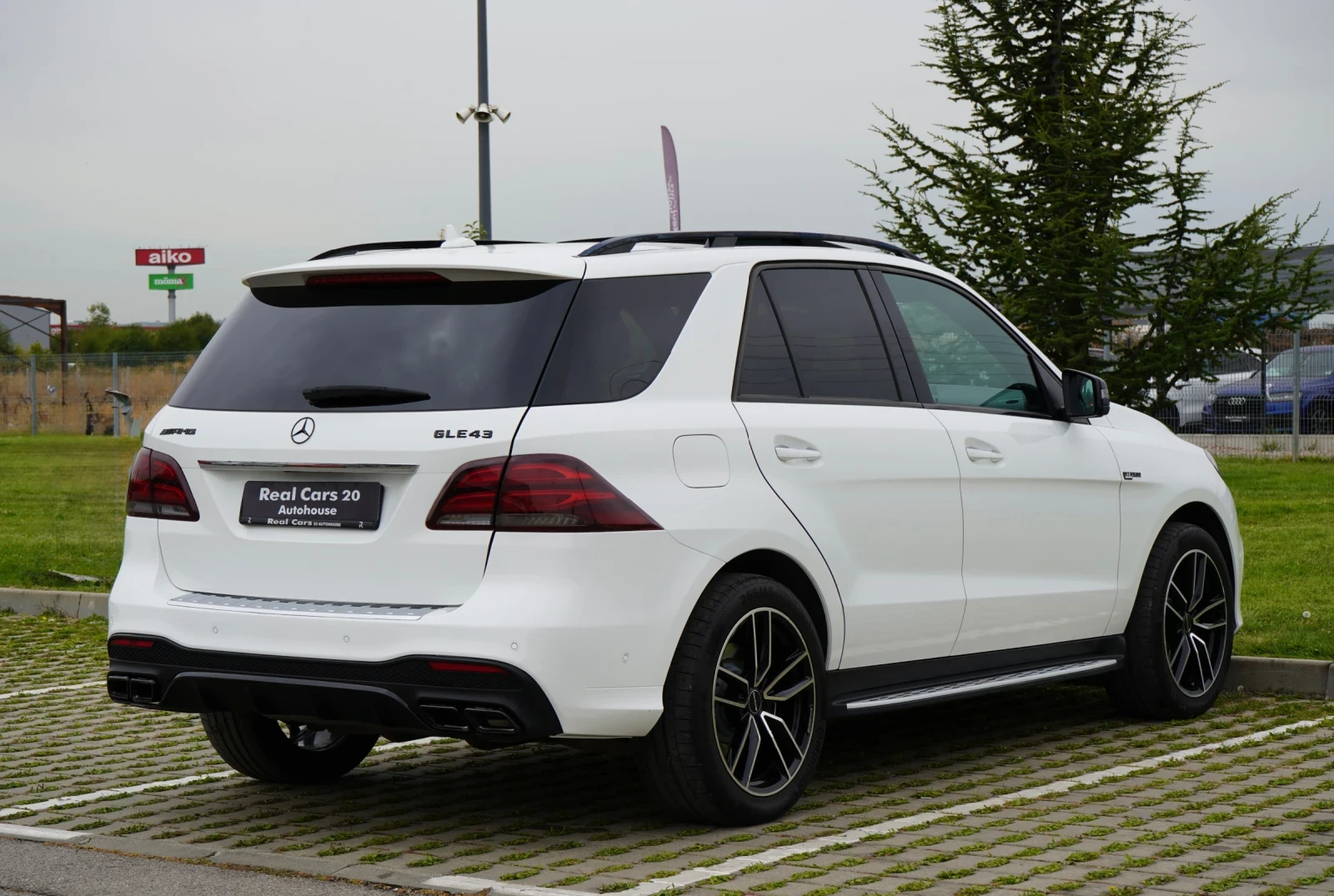 Mercedes-Benz GLE 43 AMG * PANO* DISTR* H&K* 360CAM* KEYLESS* CARBON, снимка 4 - Автомобили и джипове - 55908742